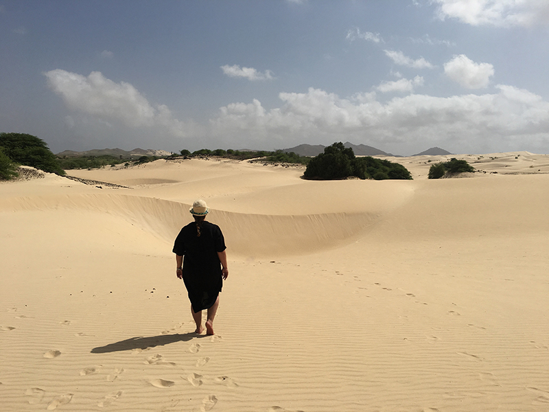 TUI-Bloggerin Jasmin Kreulitsch mitten in der „Sahara des Atlantiks“.