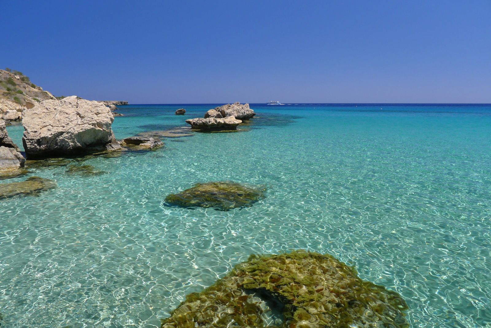 shutterstock_Konnos_Bay_Zypern_80480362