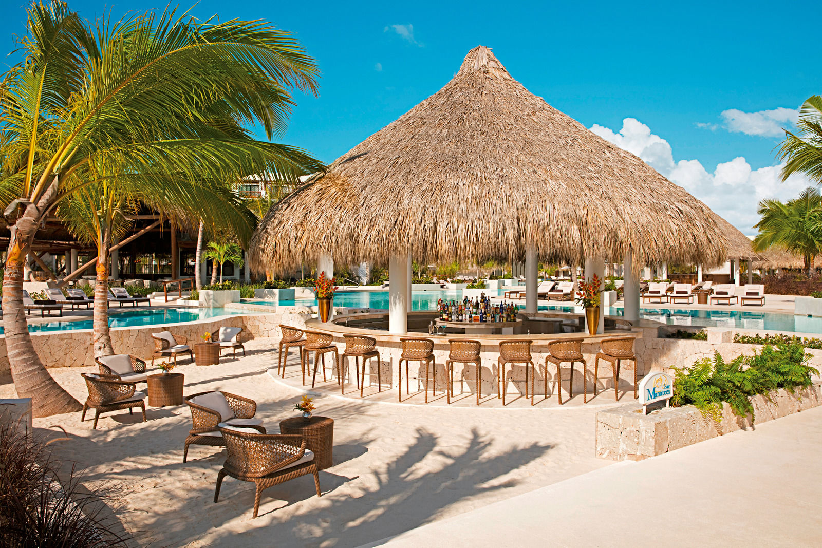 TUI Secrets Cap Cana Resort & Spa Poolbar