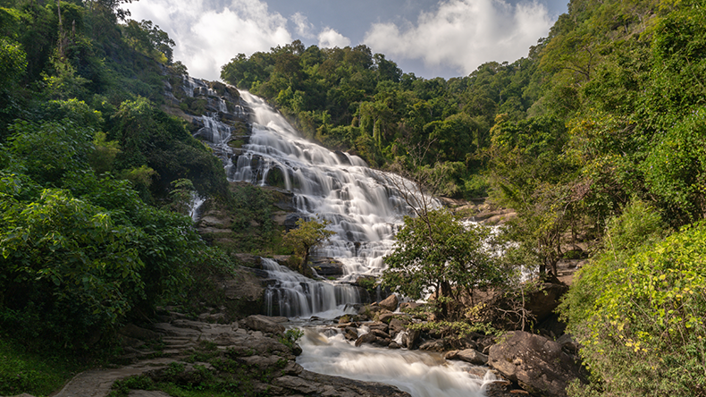 Mae Ya Wasserfall in der Nähe von Chiang Mai, Thailand