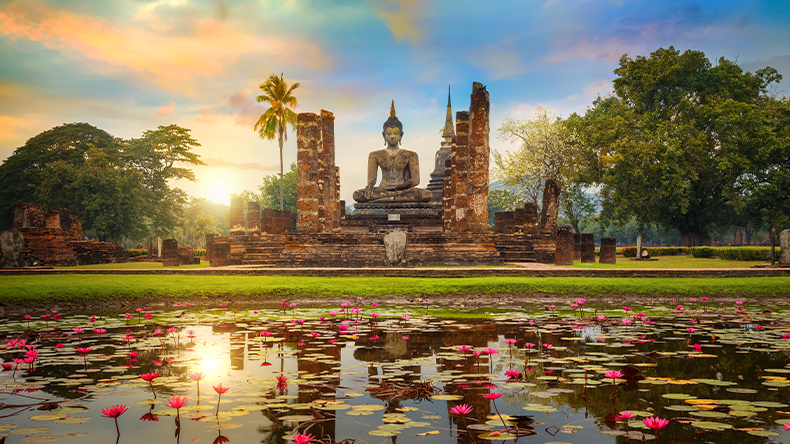 Wat Mahathat Tempel im historischen Sukhothai Park, Thailand